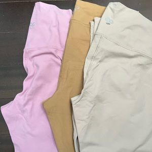 Bundle of 3 women activewear - TNA - Aritizia - athleisure